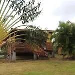 Chalet Charmant A Bouillante Avec Piscine Partagee