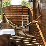 Chalet Charmant A Bouillante Avec Piscine Partagee